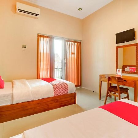 Super Oyo 3496 Griya Gayatri Syariah Hotel Mlati Exterior foto