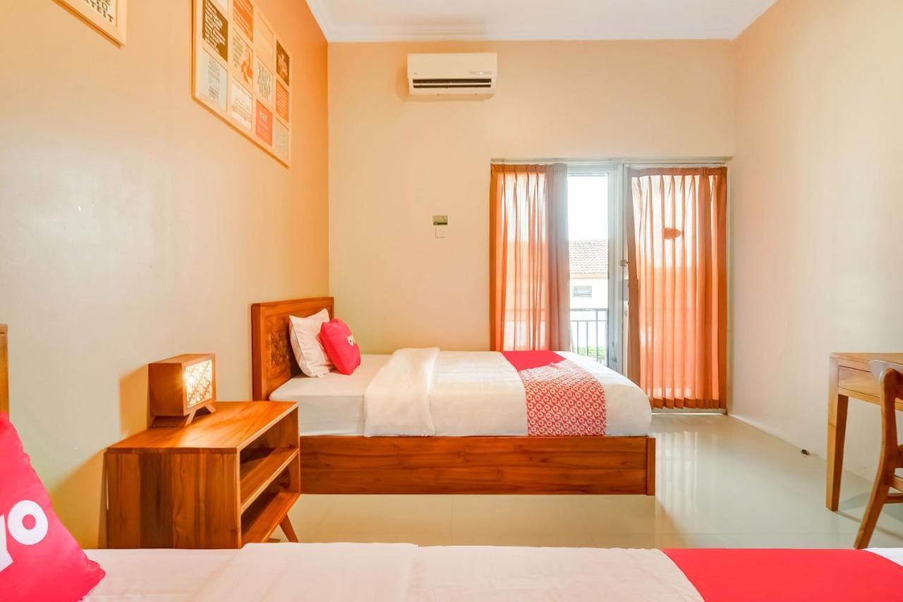 Super Oyo 3496 Griya Gayatri Syariah Hotel Mlati Exterior foto